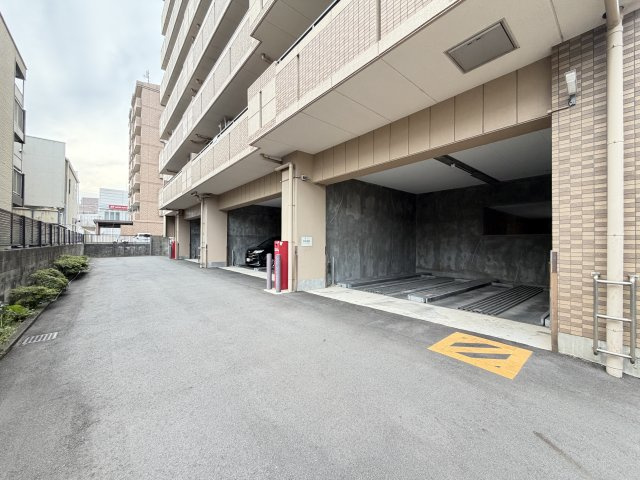 シャトー中村公園の駐車場