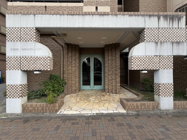シャトー中村公園のエントランス