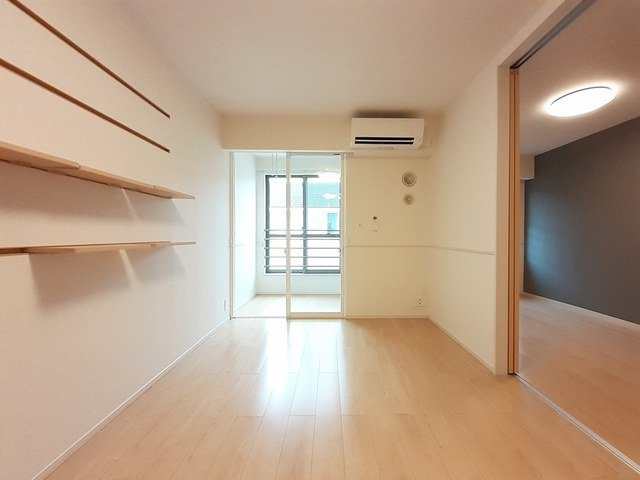 ラパン町村　Ⅱの居間・リビング|こちらの居間で趣味の時間をお楽しみください