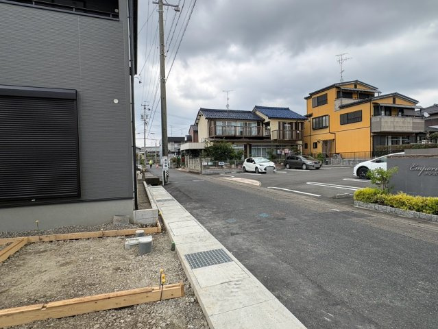 【商談中】リーブルファイン　岐阜市東鶉第３　全5区画分譲の前面道路含む現地写真|■前面道路　
■ヤマダ不動産　株式会社リライフ