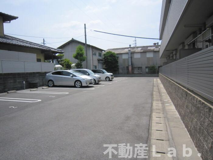 ユイマール近見の駐車場|※同一建物別号室のお写真です。