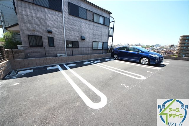 アスティールの駐車場