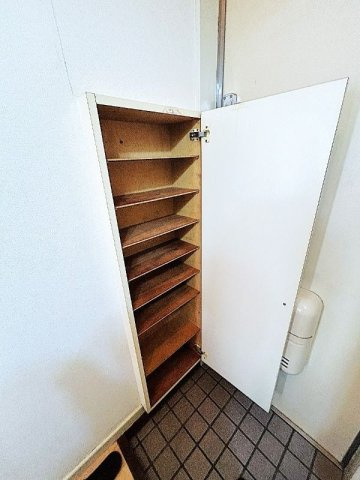 リエス松戸二ツ木WEST の玄関