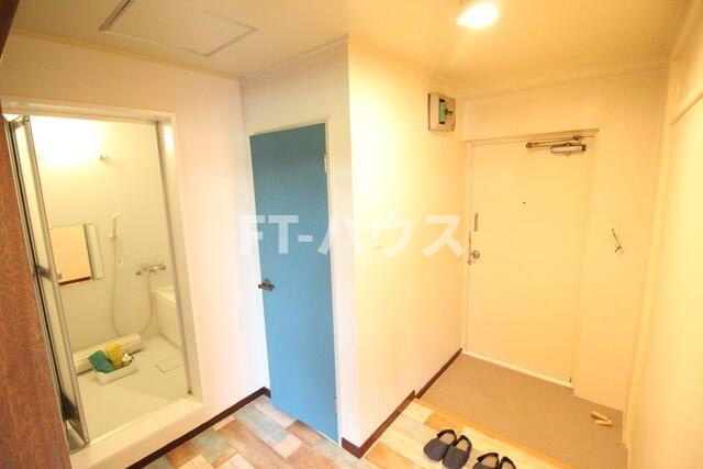 昭和コーポＣ棟の玄関