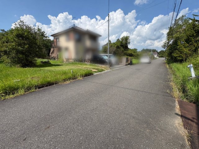売土地　蒲生郡日野町の前面道路含む現地写真