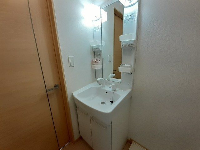 メゾン北花山の洗面所