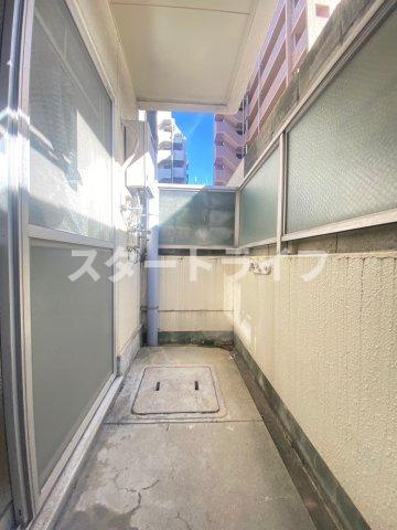 大阪市淀川区三国本町２丁目の賃貸マンションのバルコニー