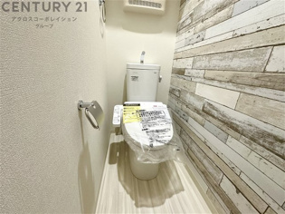 温水洗浄便座付きのトイレです♪
