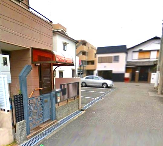 宮塚町の前面道路含む現地写真|前面道路　公道　約4.9ｍ