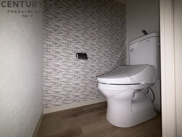 温水洗浄便座付きのトイレです♪