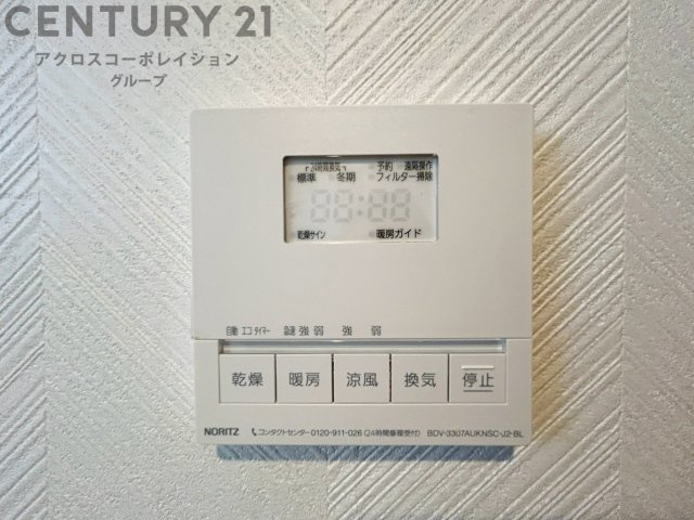 暖房機能があるため、冬場でも温かい浴室で入浴でき、乾燥機能があるため、水気を素早く取り除けます。また、換気機能があるため、湿気を素早く排出してカビや雑菌の発生を防ぐことができます。
