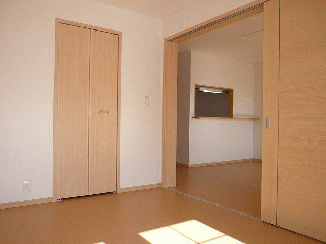 名西郡石井町高川原字高川原のアパートの洋室