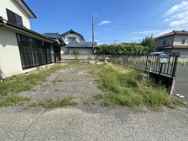 中古戸建・中古住宅　太田市鳥山中町　鳥之郷小学校・西中学校の駐車場
