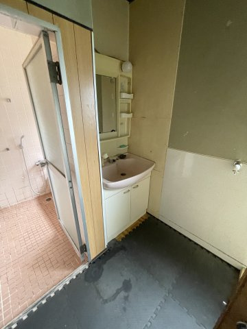 中古戸建・中古住宅　太田市鳥山中町　鳥之郷小学校・西中学校の独立洗面台