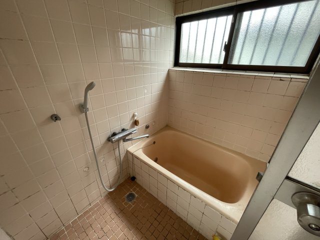 中古戸建・中古住宅　太田市鳥山中町　鳥之郷小学校・西中学校の浴室