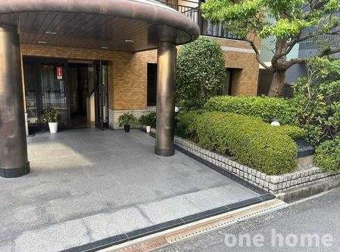 ダイアパレス新大阪のエントランス
