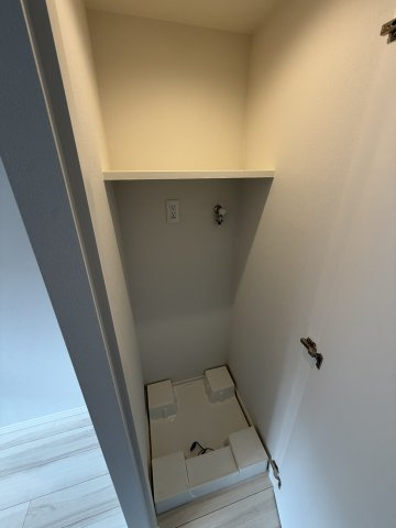 中野区本町６丁目の中古マンションのランドリースペース
