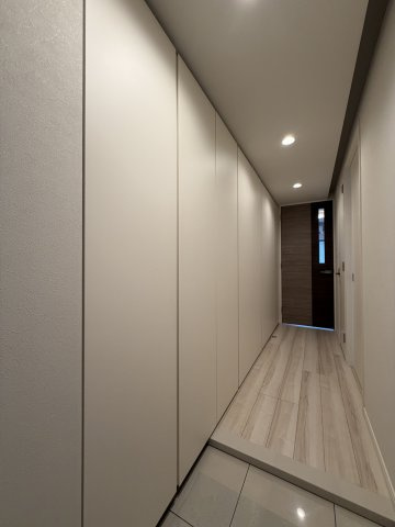 中野区本町６丁目の中古マンションの内装|玄関廊下