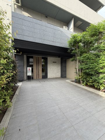 中野区本町６丁目の中古マンションのエントランス