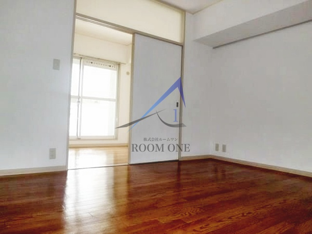 グランドメゾン田町の居間・リビング|洋室のお部屋です。