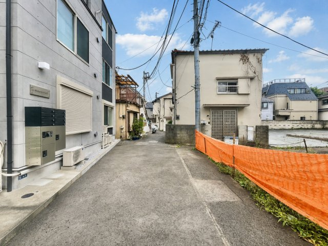 北区岸町2丁目　建築条件無し売地の前面道路含む現地写真|2026.09.03撮影

現地ご見学希望・資料請求などお気軽にお問い合わせ下さい！
03-5990-5201