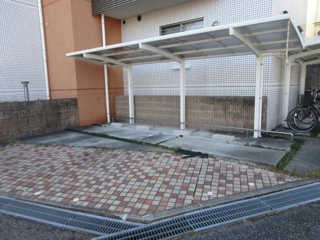 コリーヌの駐車場