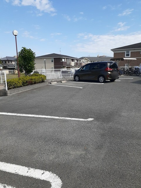 ブランドールⅣの駐車場