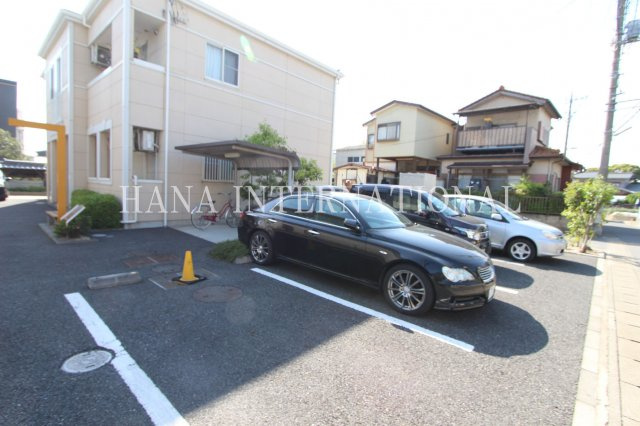 コンフォールの駐車場