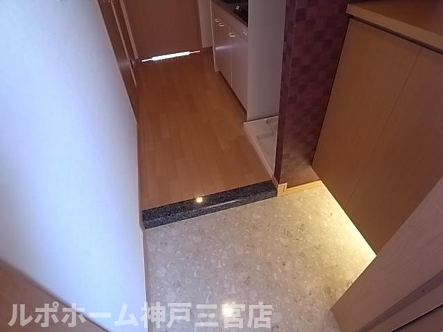 アーバングリーン神戸元町の玄関