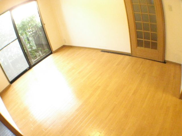 トーナスの寝室