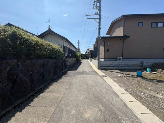 リーブルガーデン　本巣郡北方町高屋　全3区画分譲の前面道路含む現地写真|「現地（2026年8月31日）撮影」　
■前面道路　
■ヤマダ不動産　株式会社リライフ