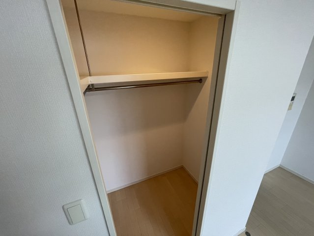 エストーネハーバーランドの収納|同物件別部屋写真