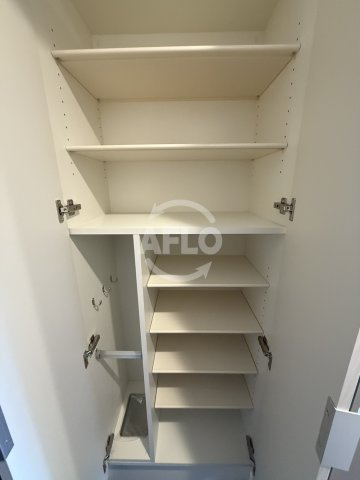 プレサンス東小橋エレディータの収納|プレサンス東小橋エレディータ　シューズボックス