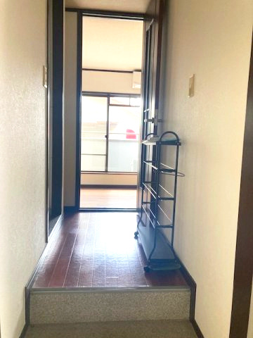 宮町アパートメントの玄関