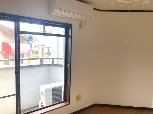 宮町アパートメントの洋室
