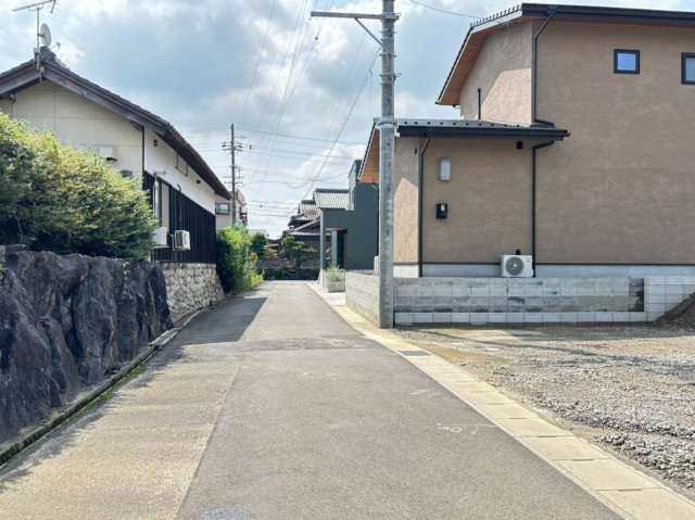 リーブルガーデン　本巣郡北方町高屋　全3区画分譲の前面道路含む現地写真|「現地（2026年8月31日）撮影」　
■前面道路　
■ヤマダ不動産　株式会社リライフ