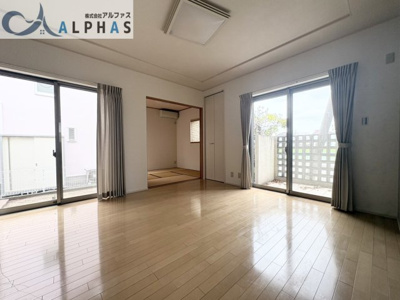 【居間・リビング】 | 加古川市平岡町一色西一丁目　一戸建て | ■LDK約16.25帖♪足元からポカポカの快適床暖房が付いています♪