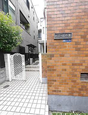ドミール小池のエントランス