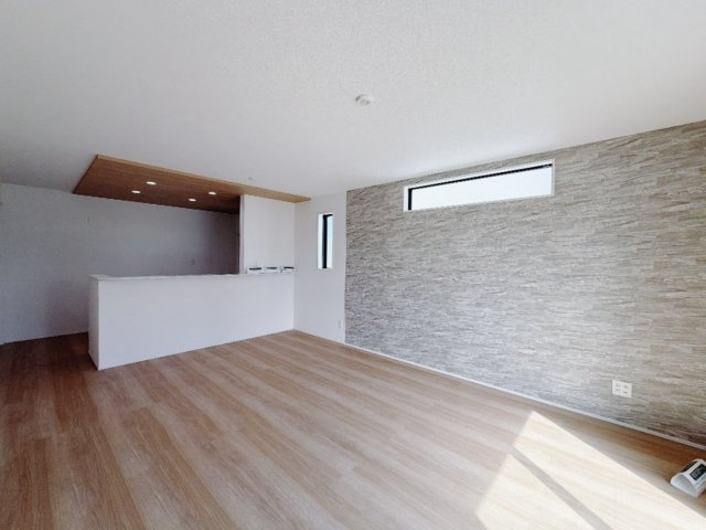 【新築戸建】太田市新田上江田町の居間・リビング|■リビング｜家族でゆったりくつろげる、居心地の良いリビング♪賃貸と違って、テレビや音楽の音を気にしなくて良いことが嬉しいですね(*＾＾*)