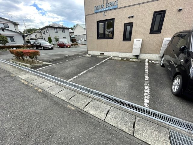 ドゥー・エスパースの駐車場
