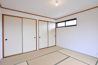 【和室】 | 邑楽郡大泉町朝日１期　中古戸建住宅 | 押し入れが２か所ありたっぷり収納できちゃいます♪