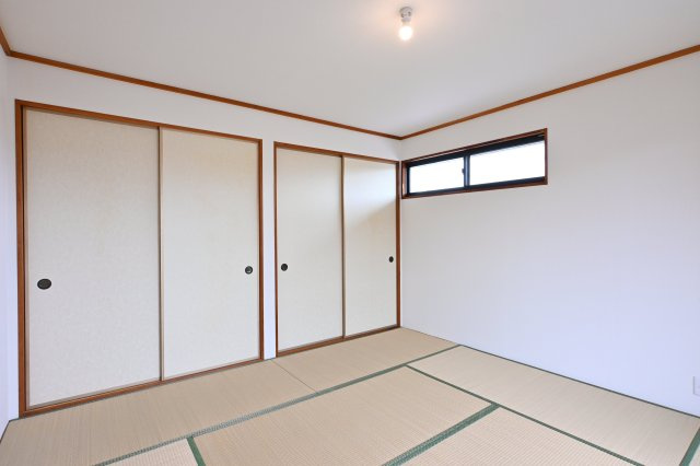 【和室】 | 邑楽郡大泉町朝日１期　中古戸建住宅 | 押し入れが２か所ありたっぷり収納できちゃいます♪