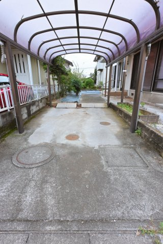 【駐車場】 | 邑楽郡大泉町朝日１期　中古戸建住宅 | 駐車場はカーポート付きで雨の日も安心ですね♪
