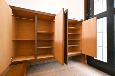 【収納】 | 邑楽郡大泉町朝日１期　中古戸建住宅 | 玄関はシューズボックス付きで家族の靴もしっかり収納できます♪