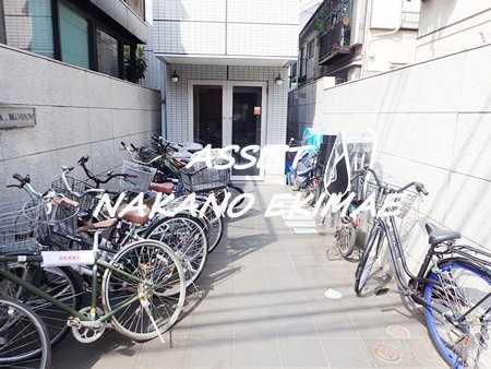 イズミタダマンションのエントランス
