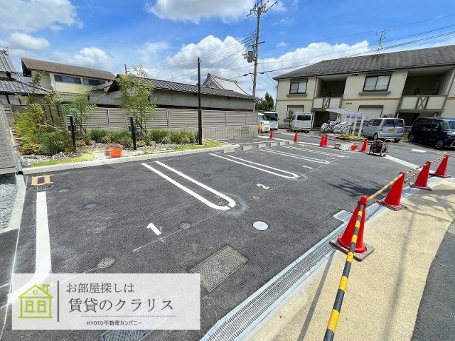 サンメゾン寿々の駐車場