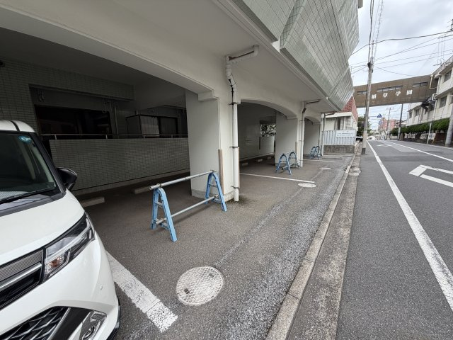 ハイツKｰ15の駐車場