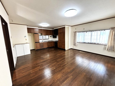 【居間・リビング】 | 川西市南花屋敷１丁目　中古戸建