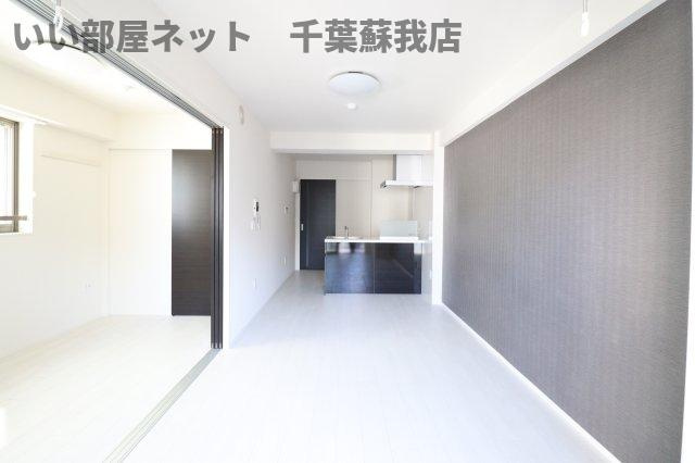 アーバンパレスの居間・リビング|こちらの居間で趣味の時間をお楽しみください