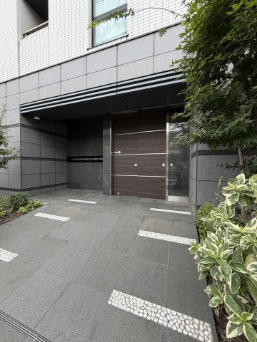 中野区中央２丁目の中古マンションのエントランス